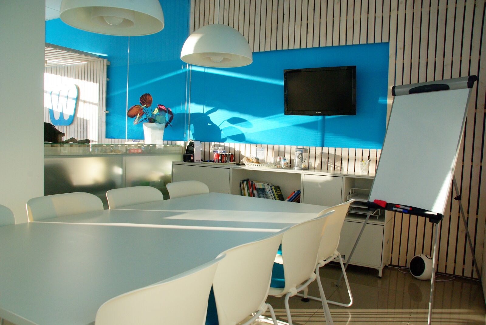 Pentax K10D sample photo. Office space, office, sunny photography