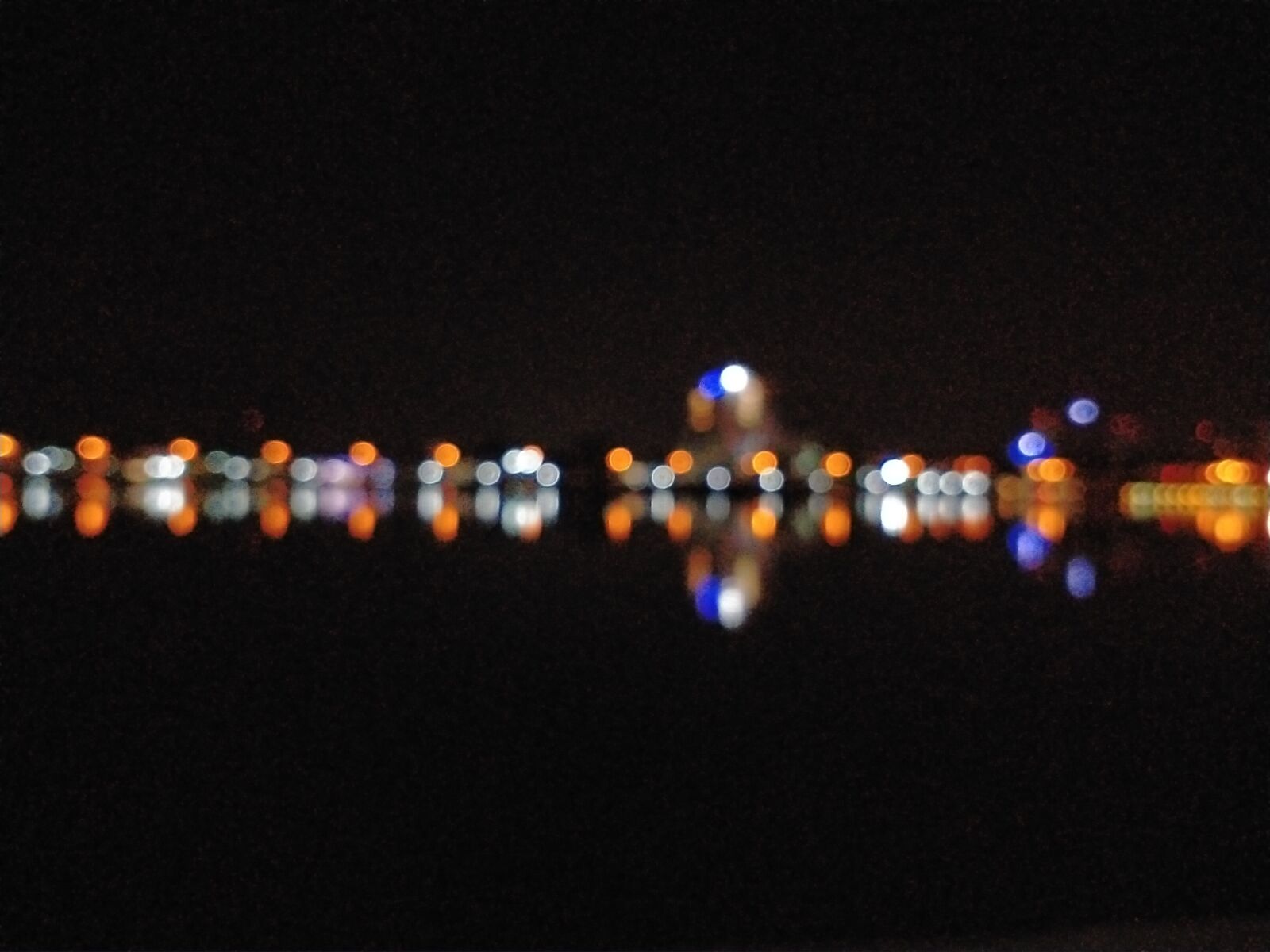 OPPO A5 2020 sample photo. Night, light, blur photography