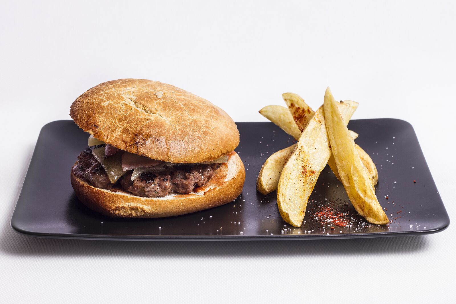Canon EOS 7D + Canon EF 50mm F1.8 II sample photo. Burger, food, meat photography