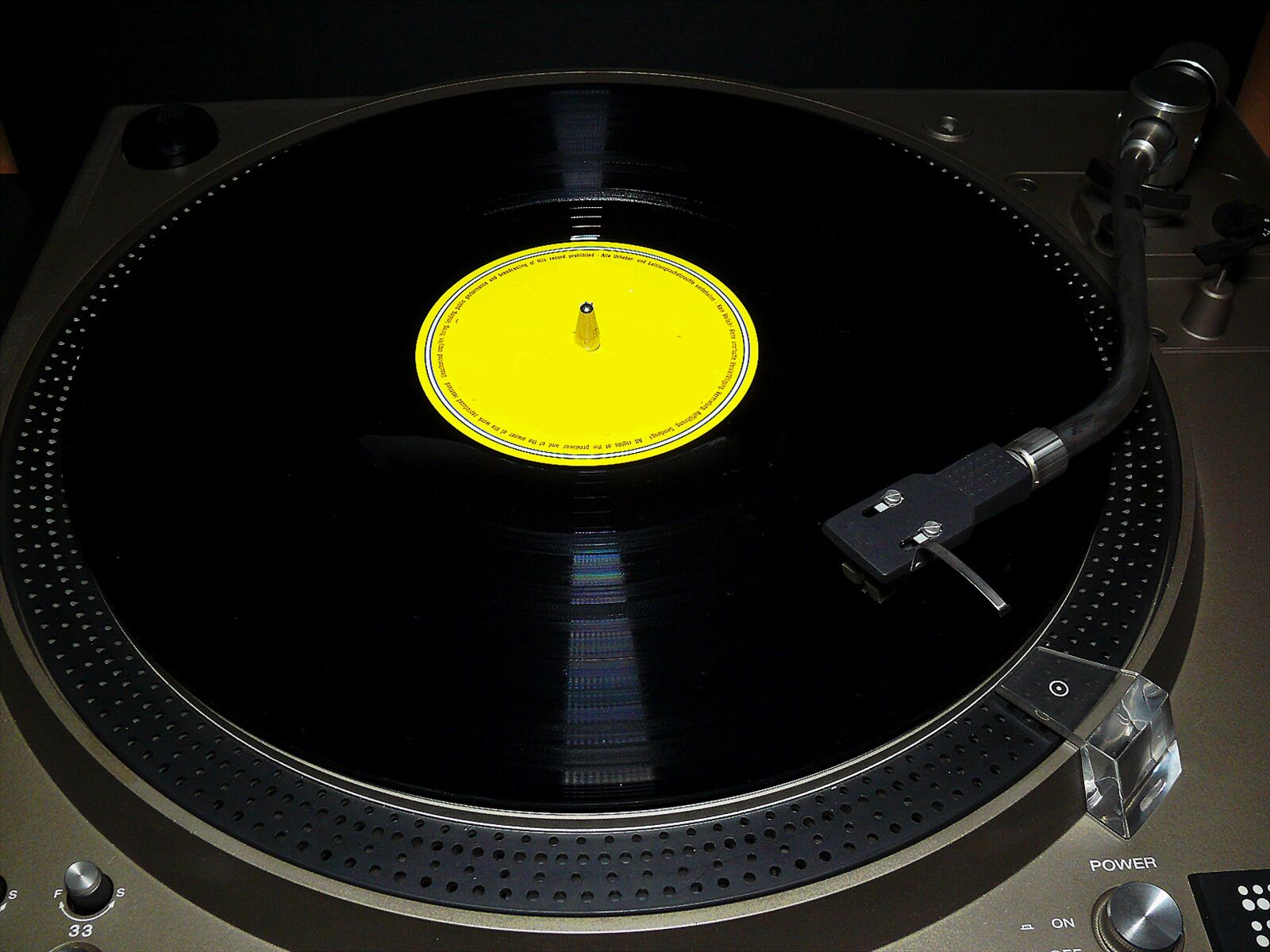 Leica V-LUX 1 sample photo. Turntable, record, sounds photography