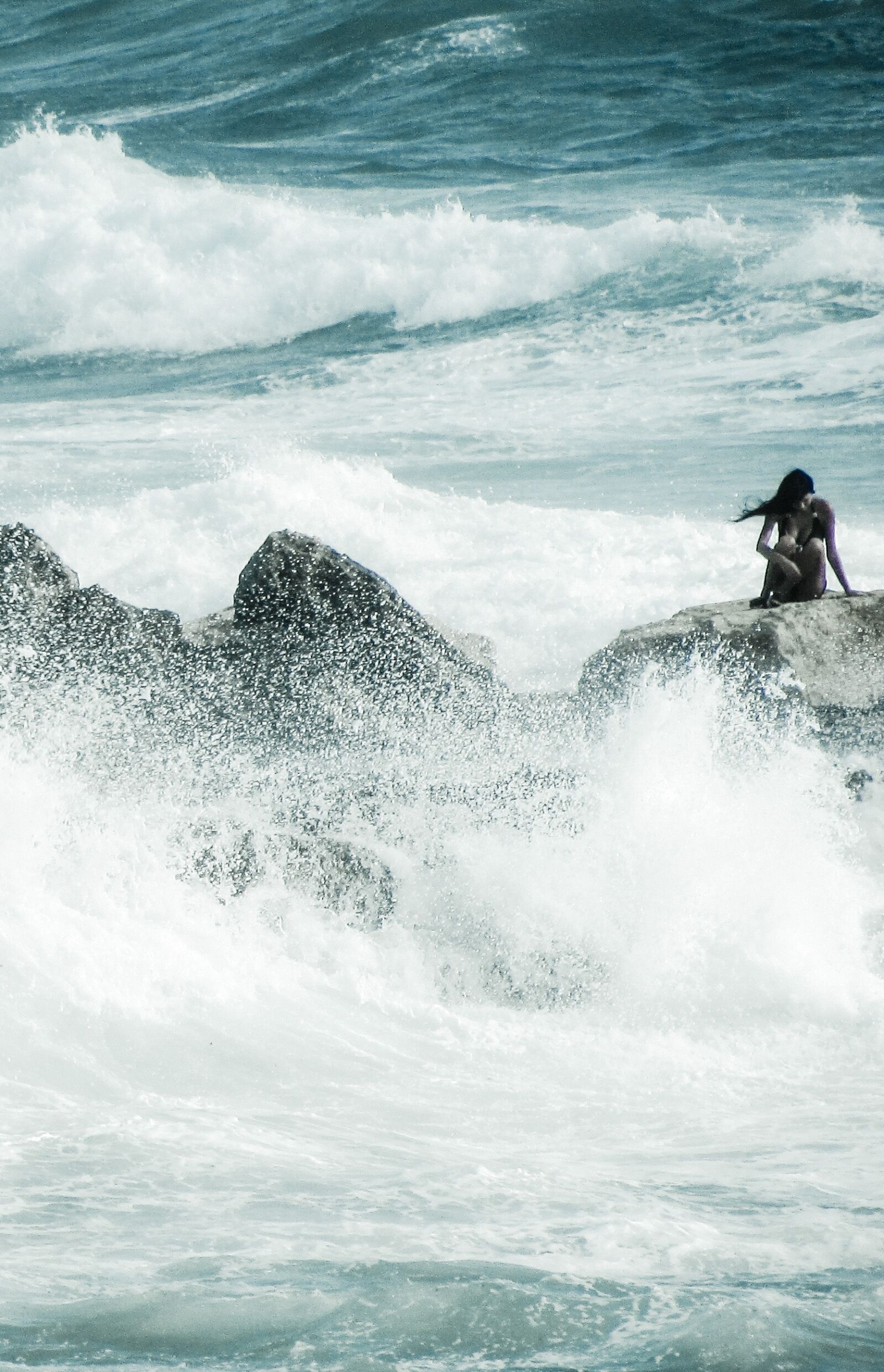 Canon PowerShot SX400 IS sample photo. Waves, alone, solitude photography