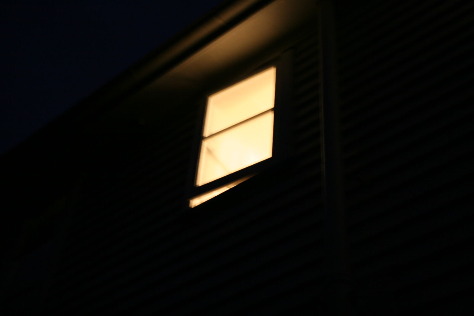Canon EOS 20D sample photo. Dark, high, room, home photography