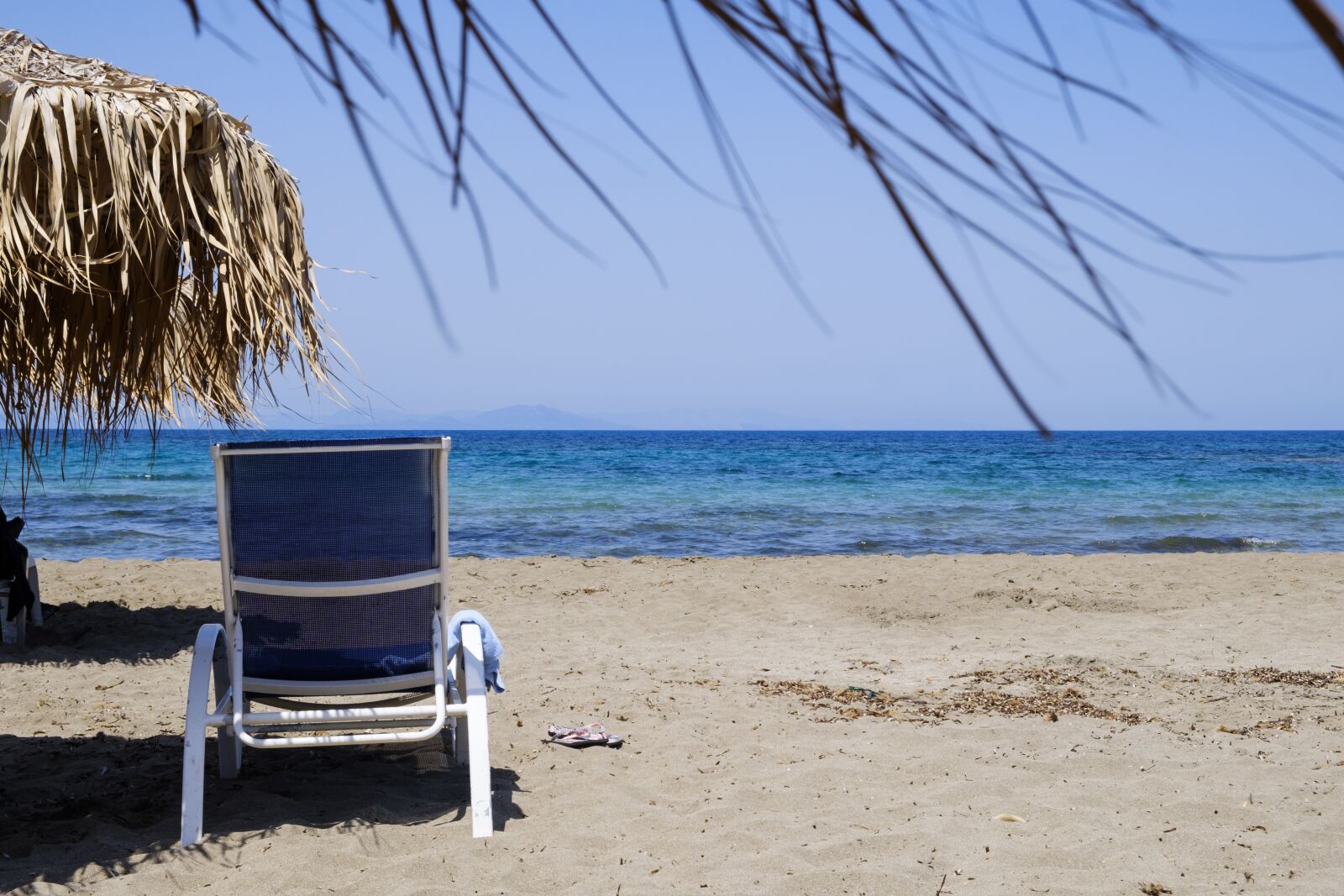 Fujifilm X-T2 sample photo. Beach, water, parasol photography