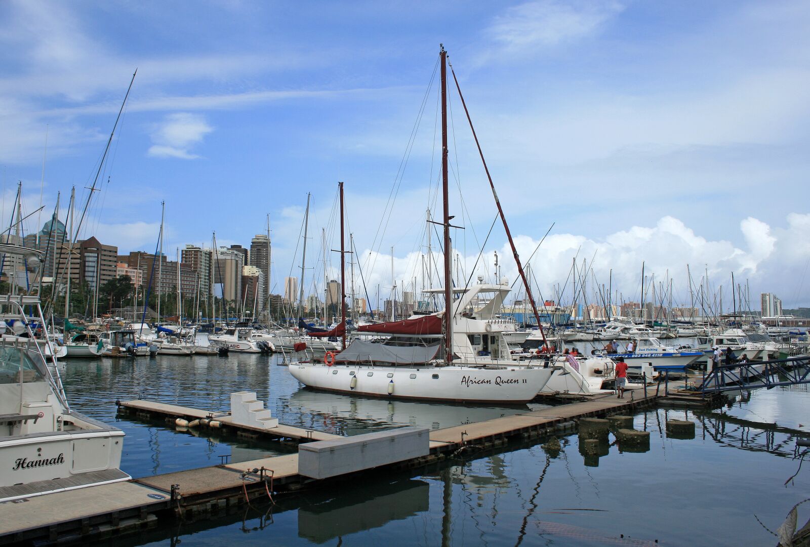 Canon EOS 400D (EOS Digital Rebel XTi / EOS Kiss Digital X) sample photo. Yacht club, yachts, masts photography