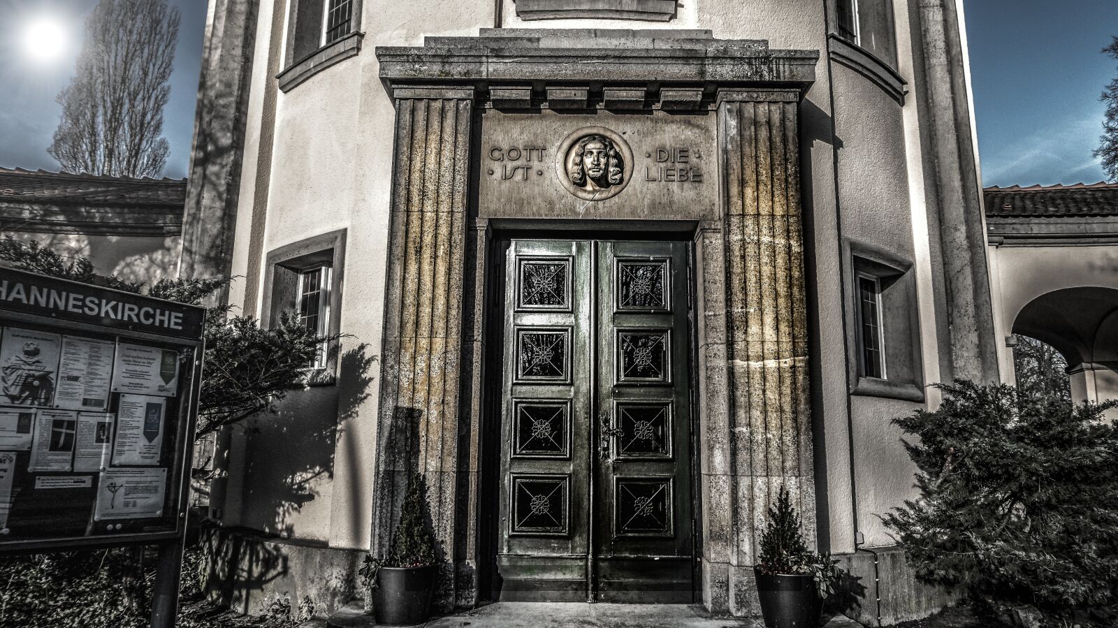 Sony Alpha a5000 (ILCE 5000) sample photo. Architecture, door, church photography