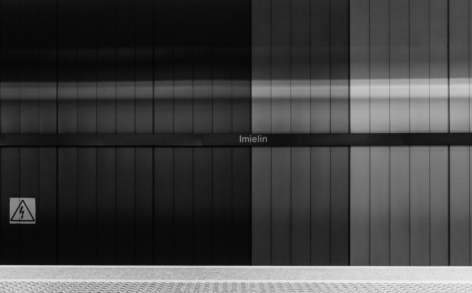 Sony a6000 sample photo. Bw, city, metro, minimal photography