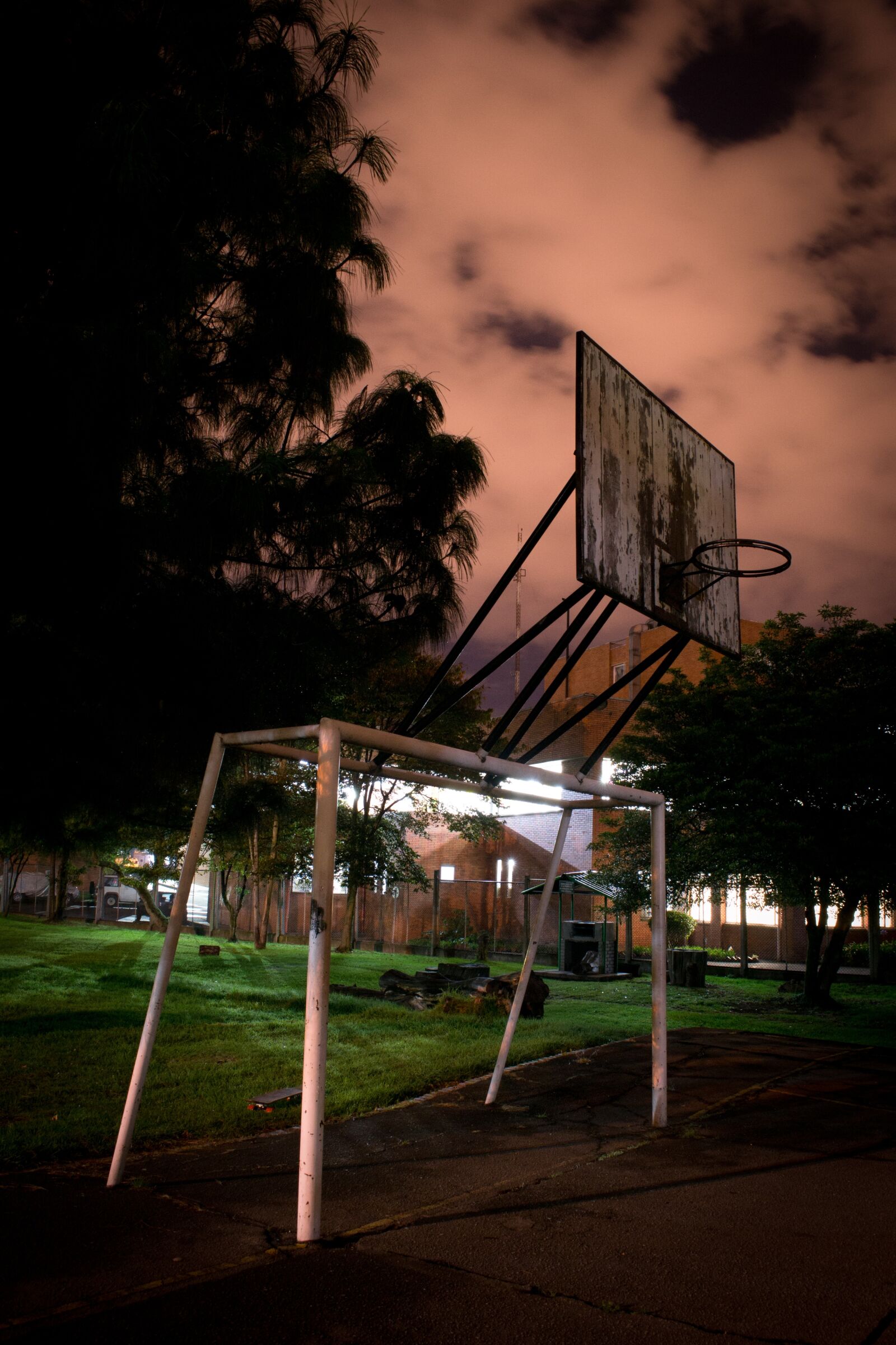 Nikon D3100 sample photo. Court, old, basquetballl photography