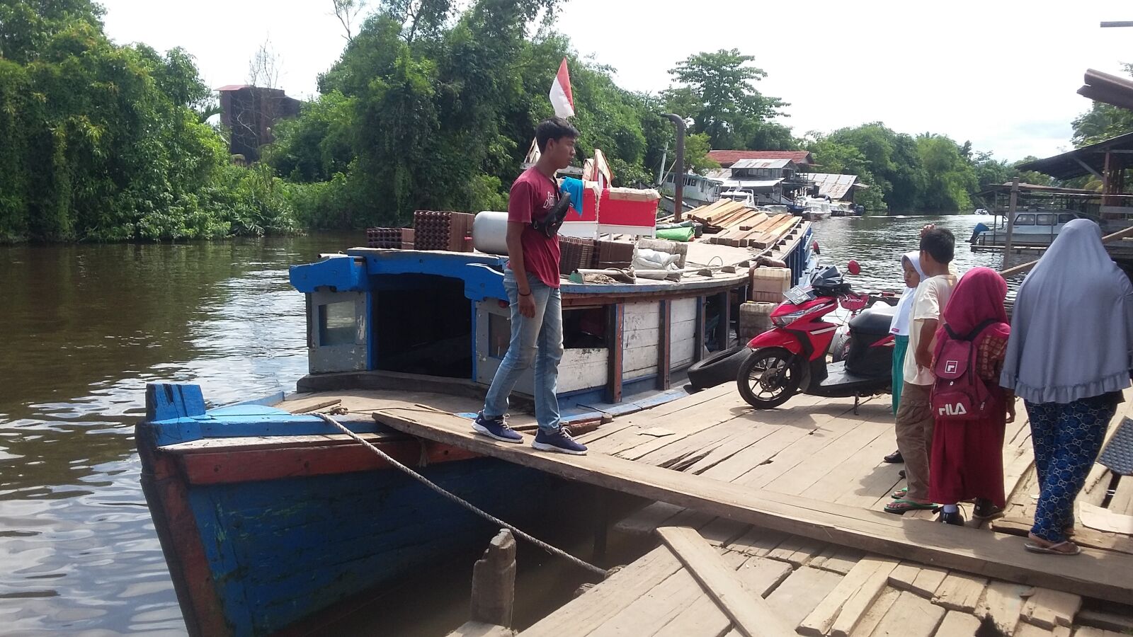 Samsung Galaxy Grand Prime sample photo. Boat, local boat, fisherman photography