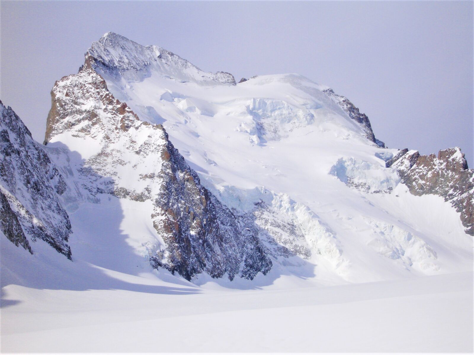 Sony DSC-P200 sample photo. Snow, mountain, winter photography