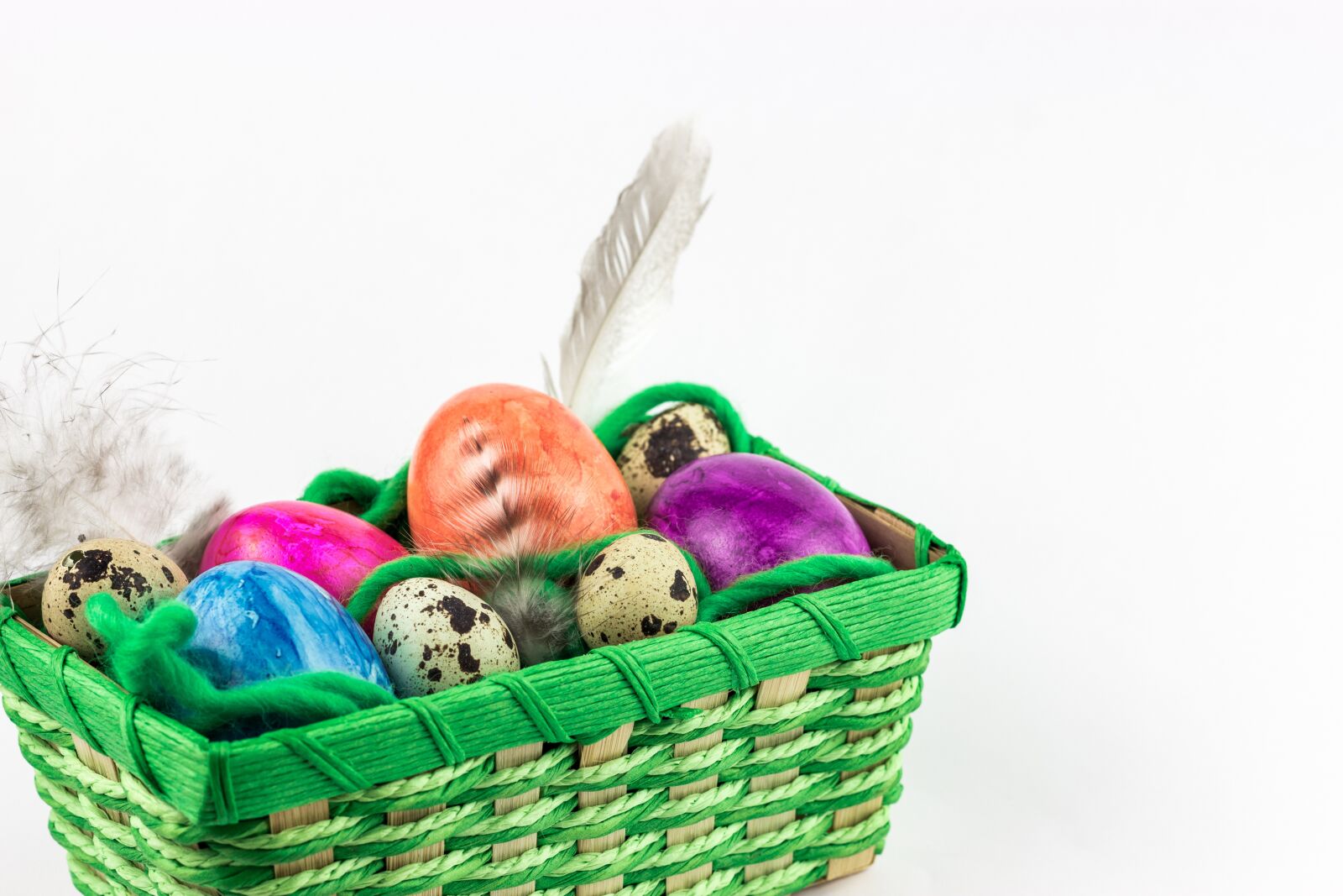 Canon EOS 600D (Rebel EOS T3i / EOS Kiss X5) + Canon EF 50mm F1.8 STM sample photo. Basket, easter, egg photography