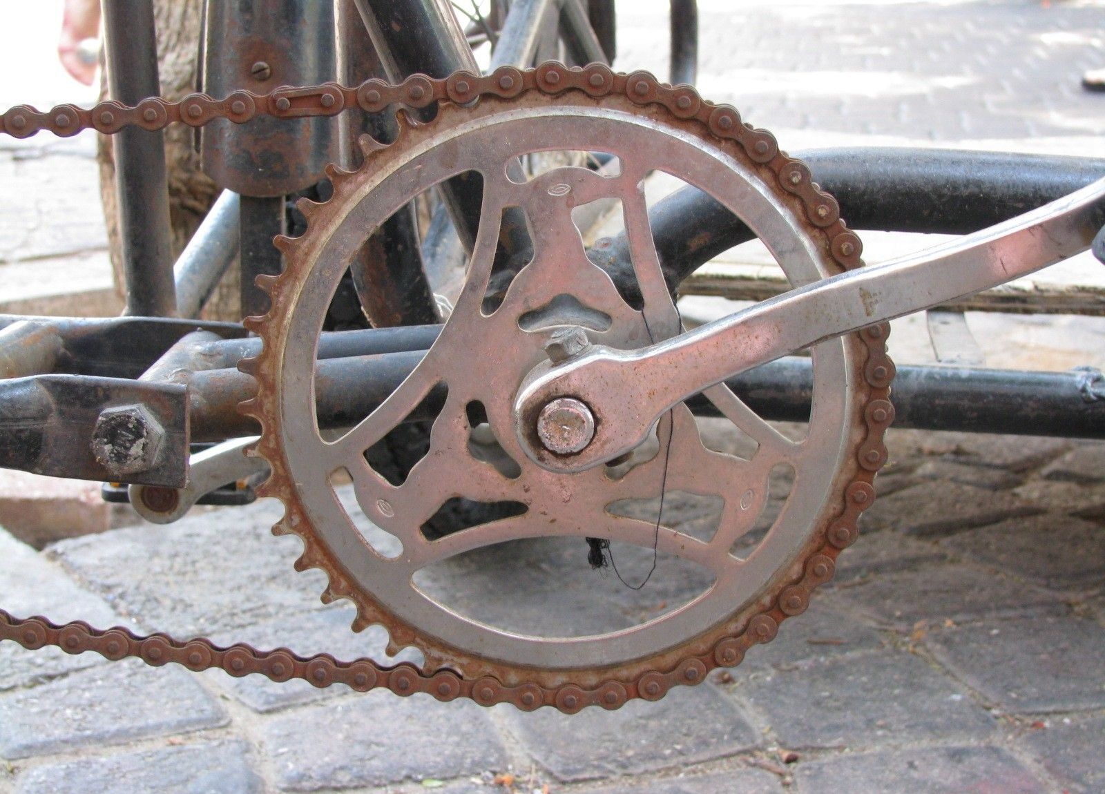 Canon POWERSHOT SX100 IS sample photo. Bicycle, rusty, metal photography