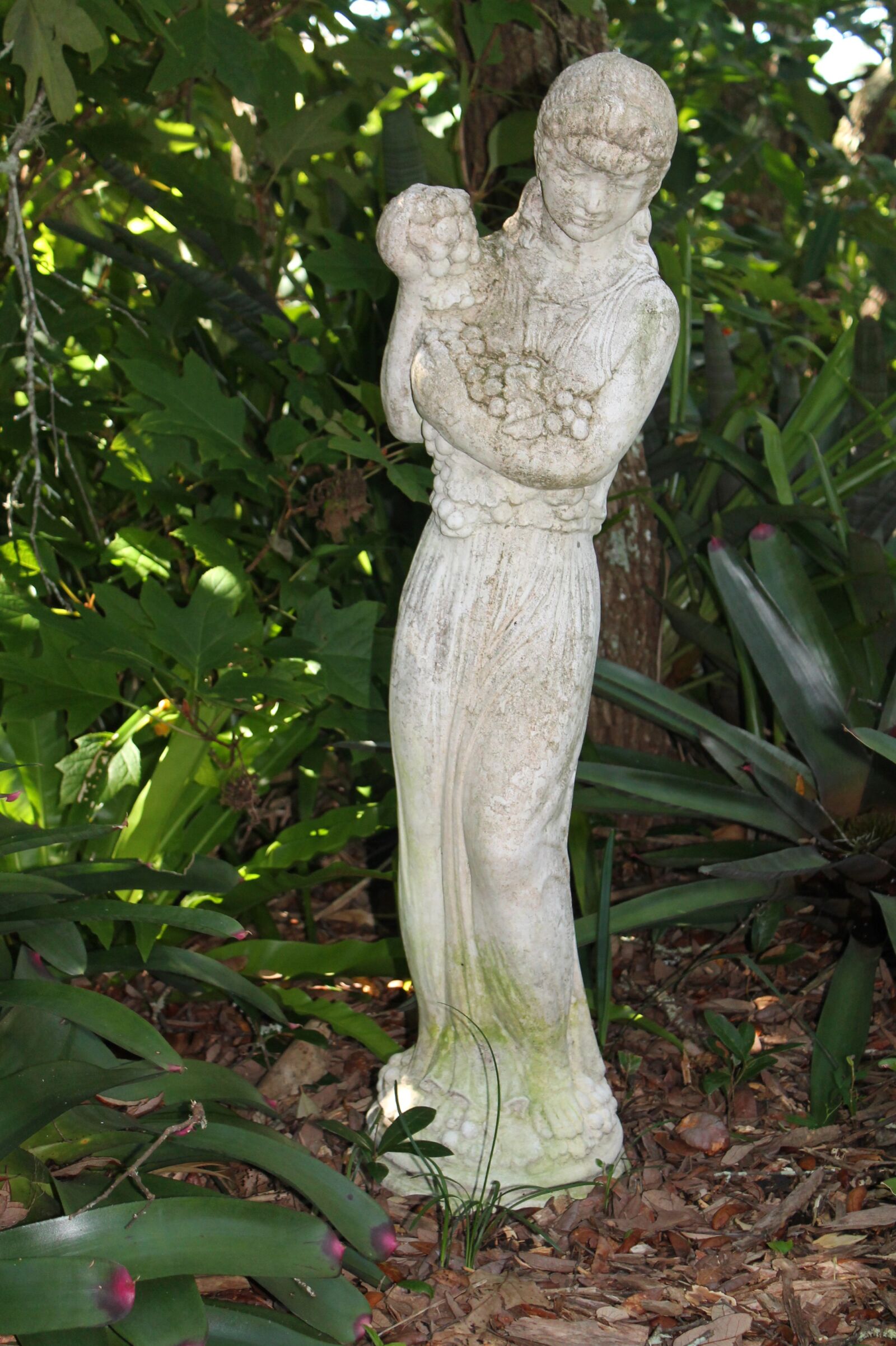 Canon EOS 1100D (EOS Rebel T3 / EOS Kiss X50) sample photo. Statue, nature, white photography