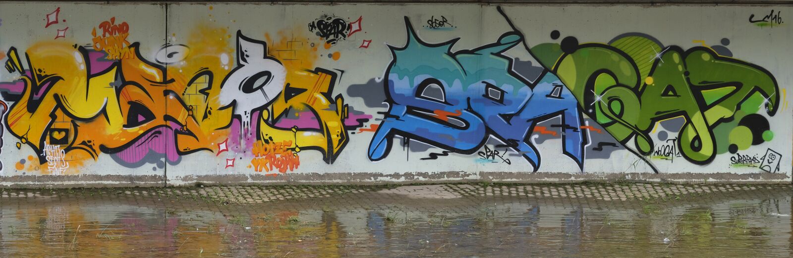 Fujifilm XF 18-55mm F2.8-4 R LM OIS sample photo. Art, graffiti, wall photography