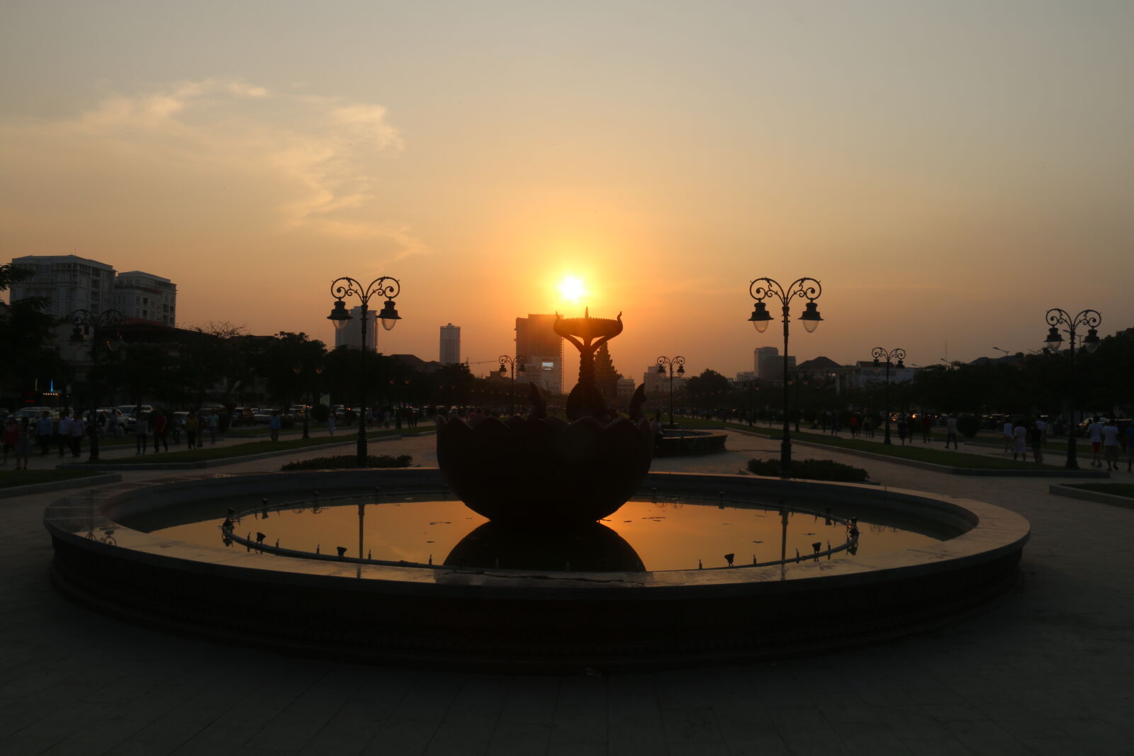 Canon EF-S 18-200mm F3.5-5.6 IS sample photo. Independence, sunset photography