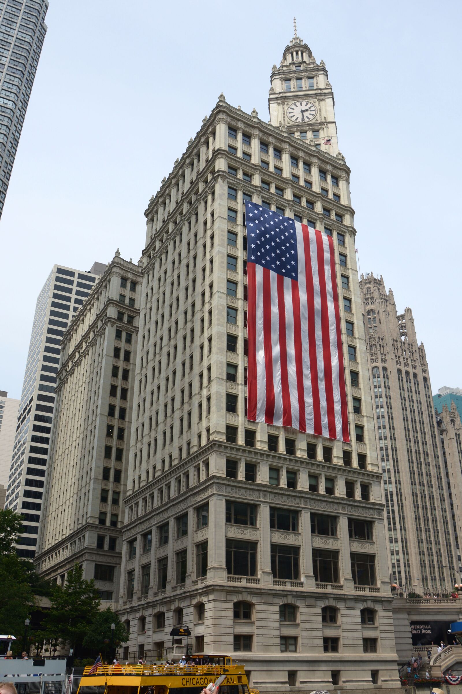 Nikon D5200 sample photo. Chicago, american flag, skyscraper photography