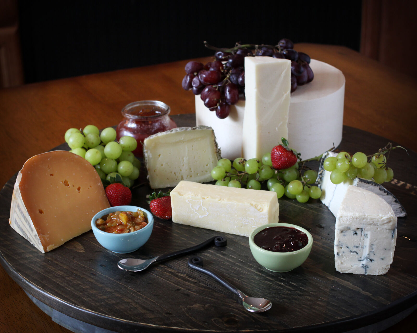 Canon EOS 50D sample photo. Catering, cheese, cheese, plate photography
