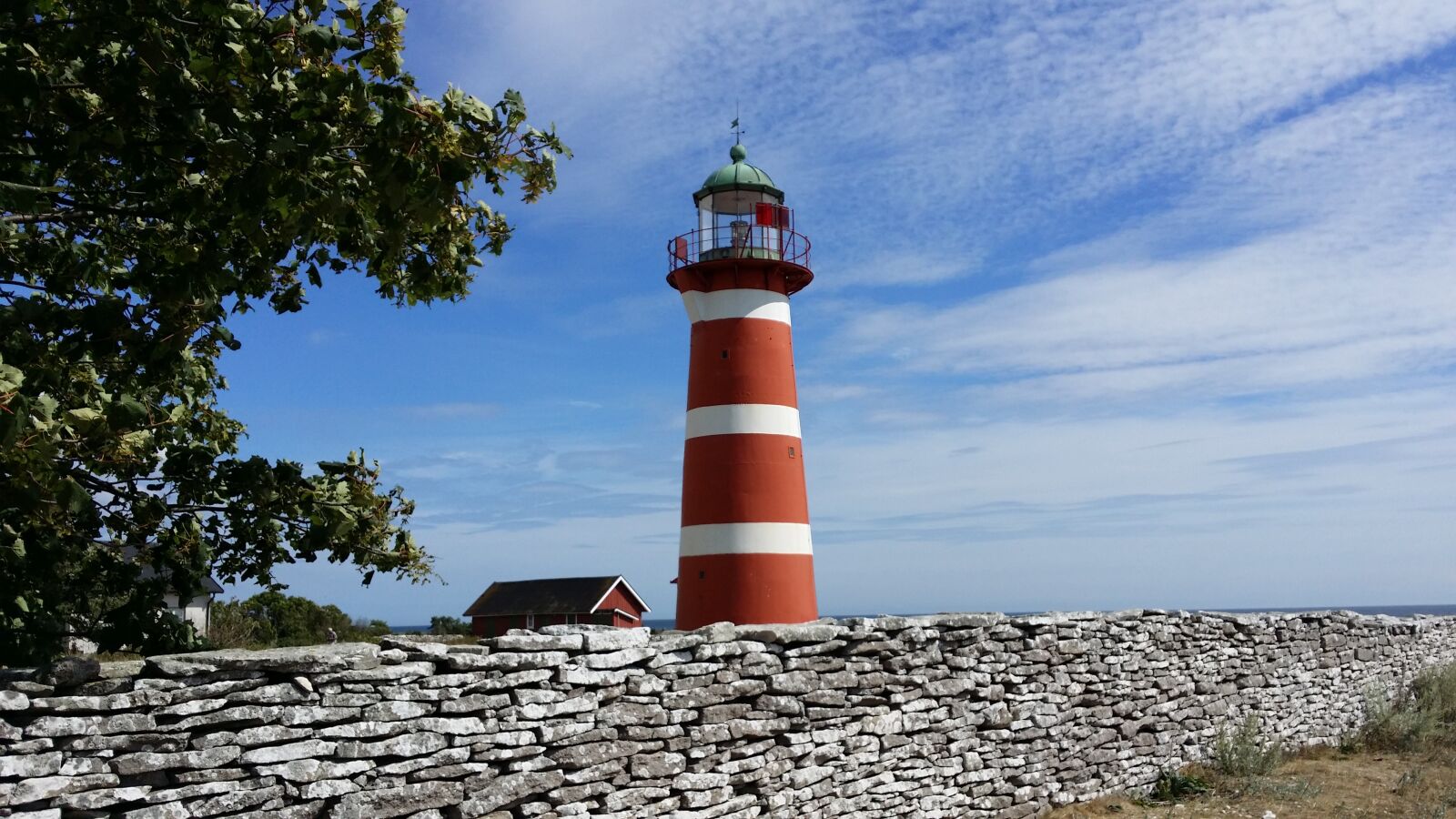 Samsung Galaxy S4 sample photo. Lighthouse, wall, gotland photography