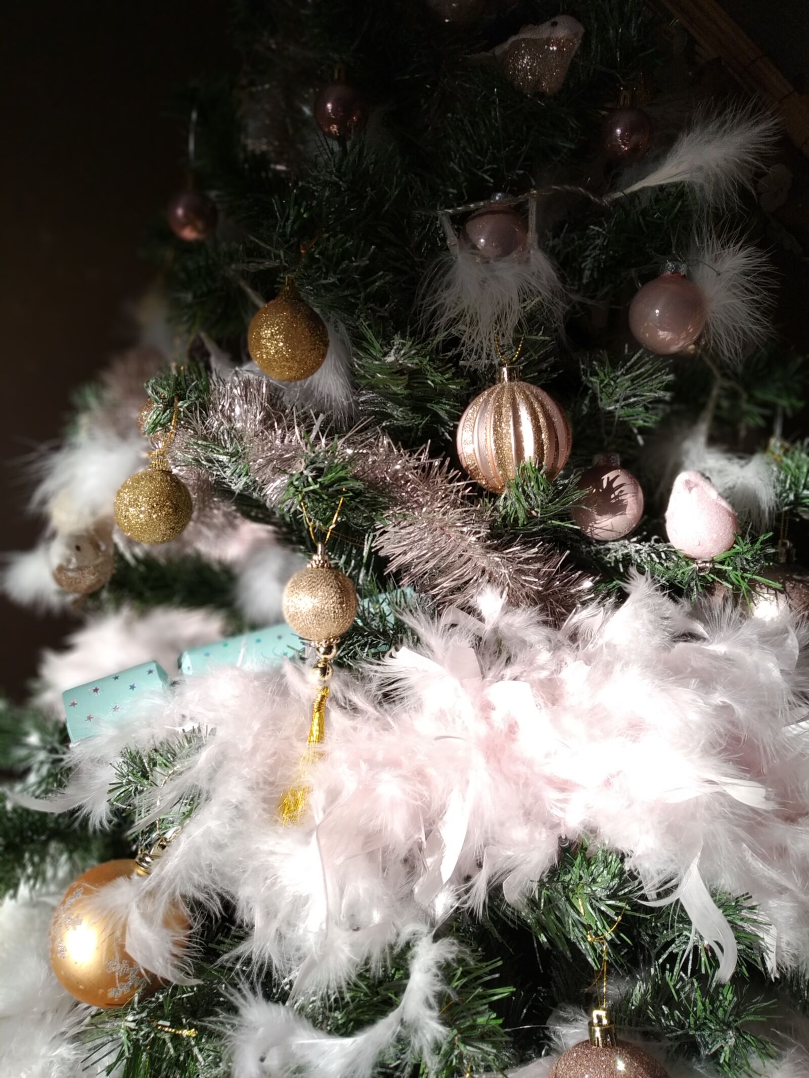 Xiaomi Mi A2 Lite sample photo. Christmas, baubles, christmas baubles photography