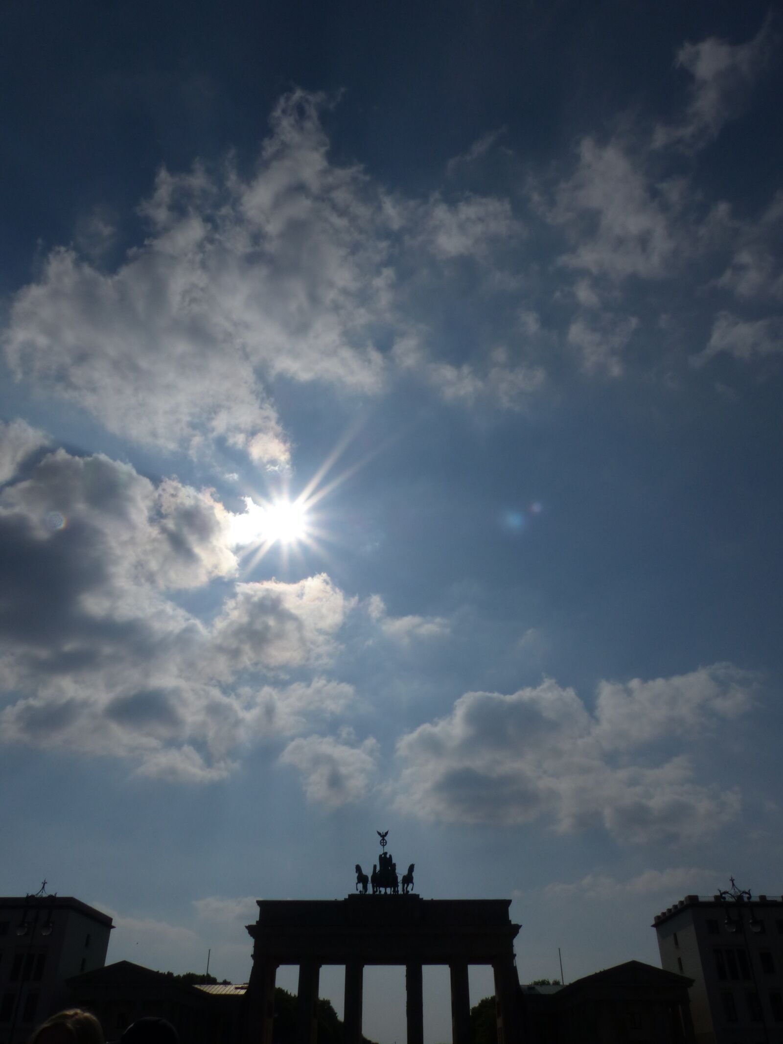 Panasonic Lumix DMC-FZ200 sample photo. Berlin, brandenburg gate, backlighting photography