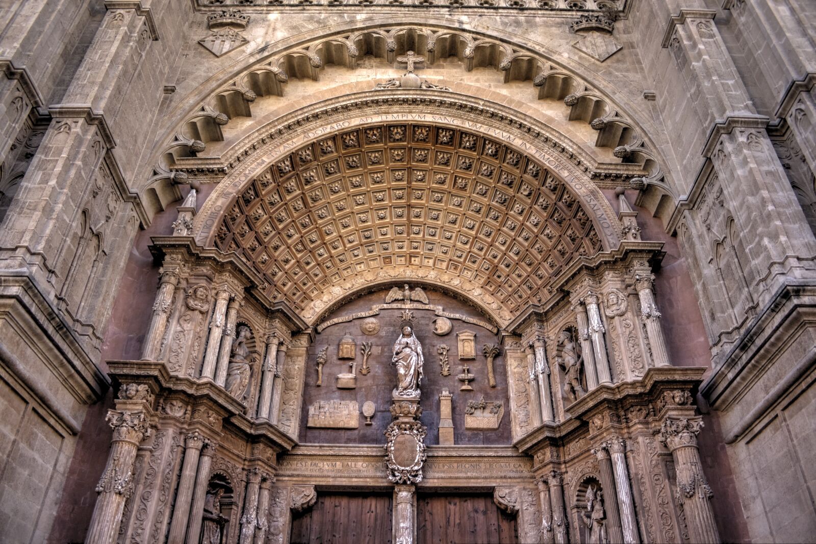 Canon EOS 1000D (EOS Digital Rebel XS / EOS Kiss F) sample photo. Architecture, church, travel photography