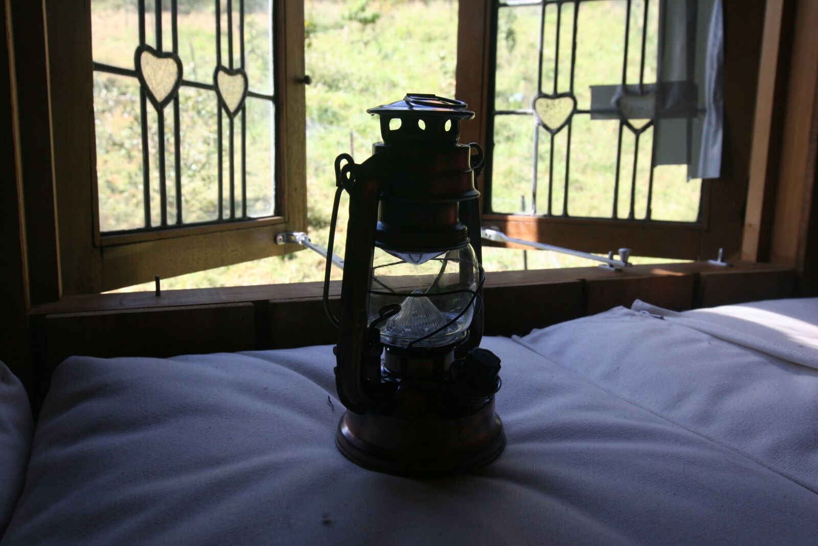 Canon EOS 20D sample photo. Bed, camping, gas, lamp photography