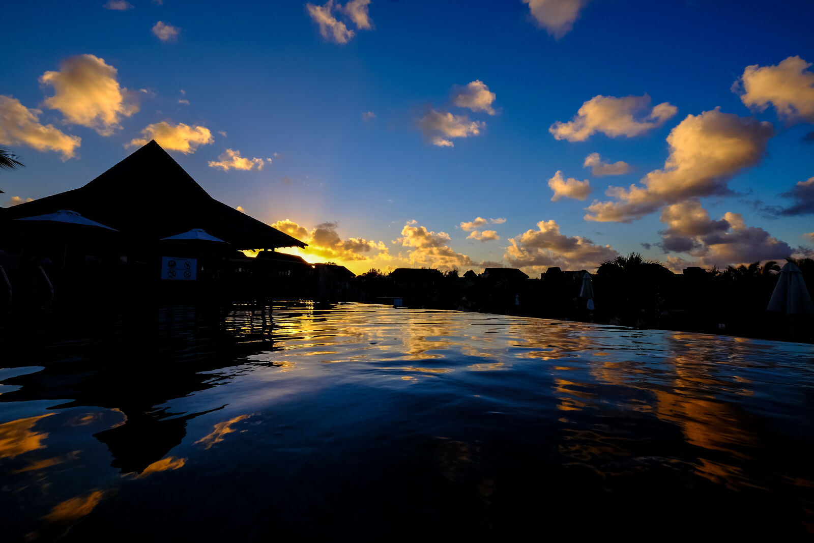 Fujifilm XF 10-24mm F4 R OIS sample photo. Clouds, dark, dawn, dusk photography