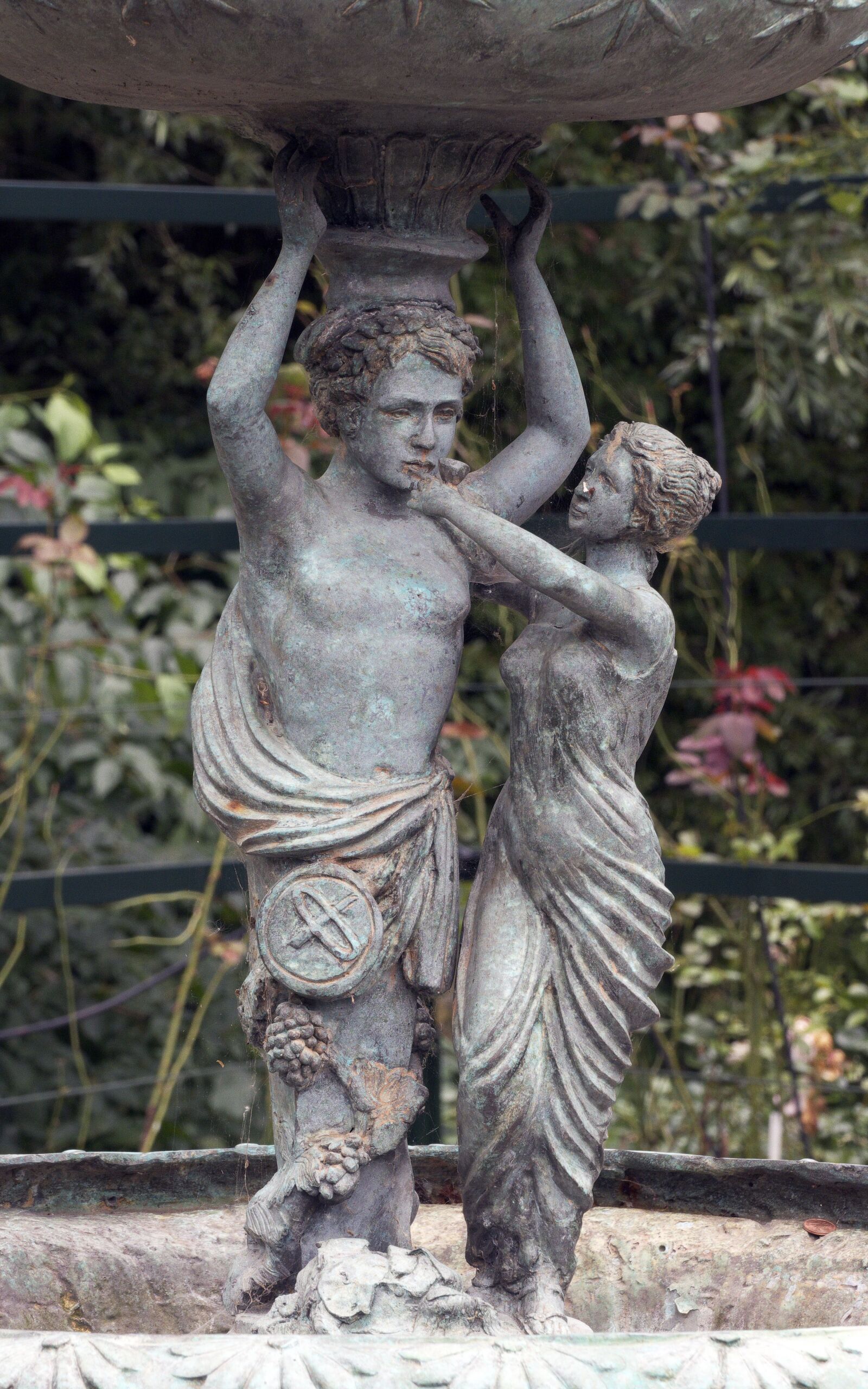 Panasonic Lumix DMC-FZ1000 sample photo. Fountain figures, sculpture, art photography