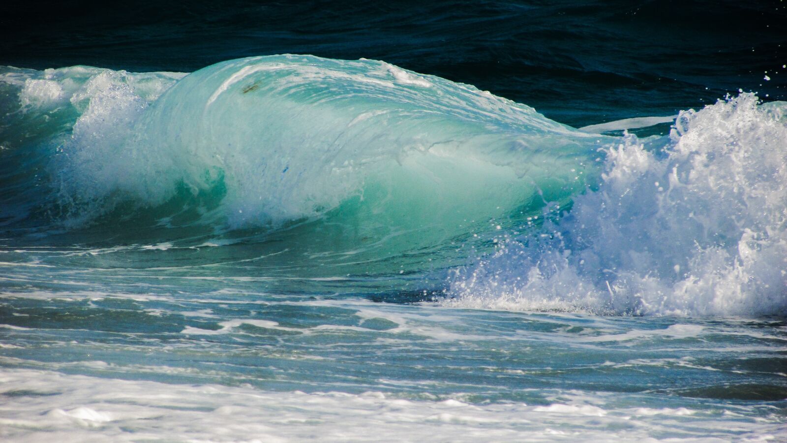 Canon PowerShot SX400 IS sample photo. Wave, smashing, sea photography