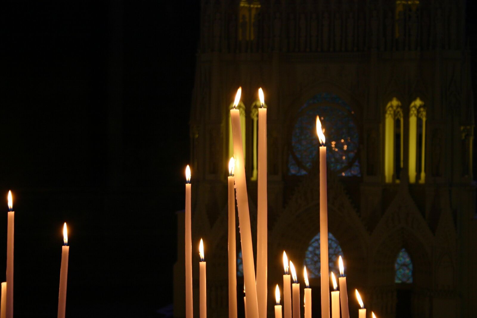 Canon EOS 300D (EOS Digital Rebel / EOS Kiss Digital) sample photo. Candles, faith, reims cathedral photography
