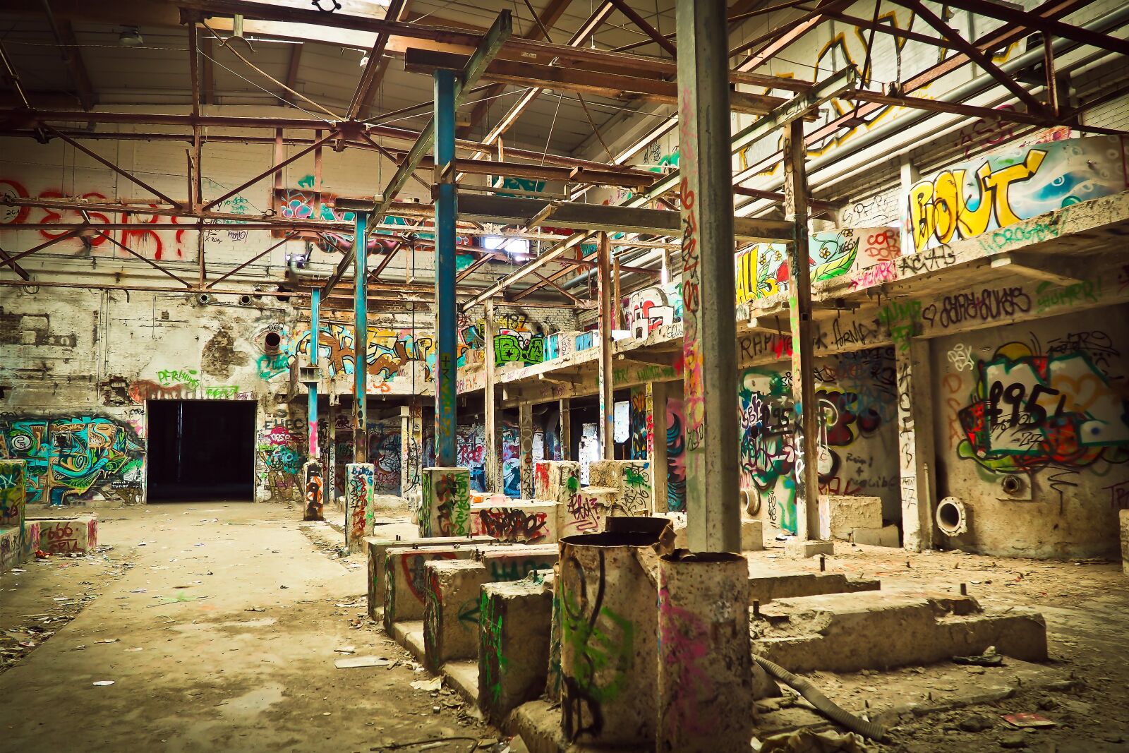 Olympus OM-D E-M10 sample photo. Lost places, factory, old photography