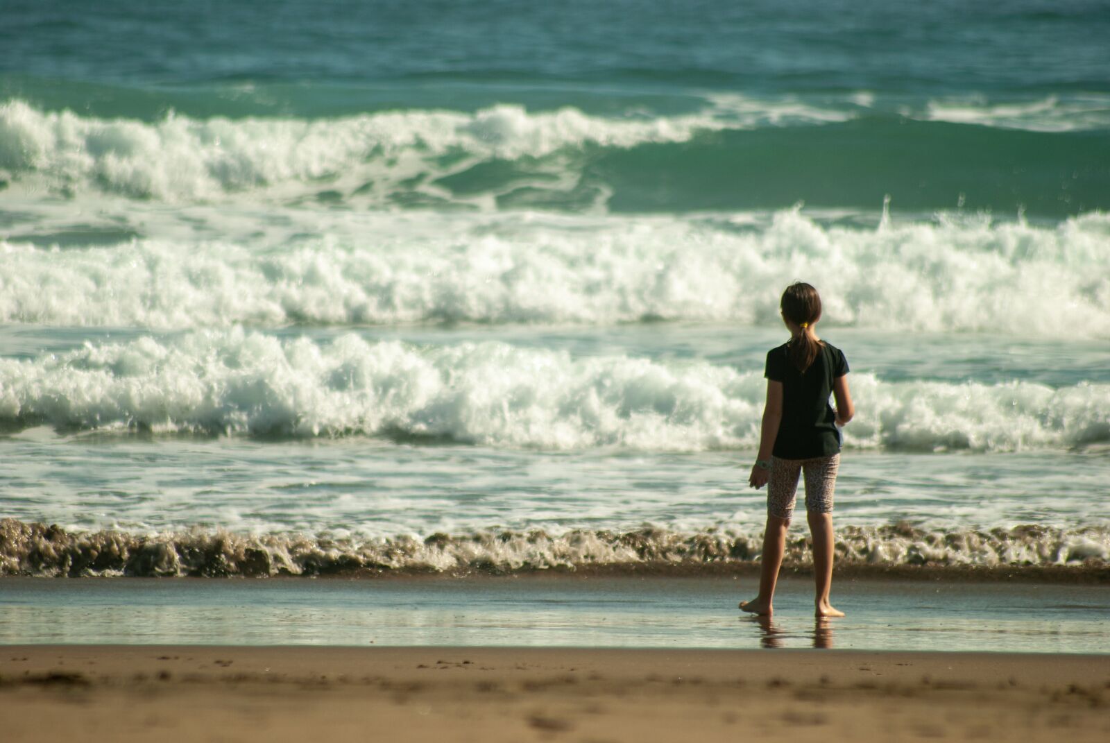 Nikon D60 sample photo. Beach, girl, waves photography