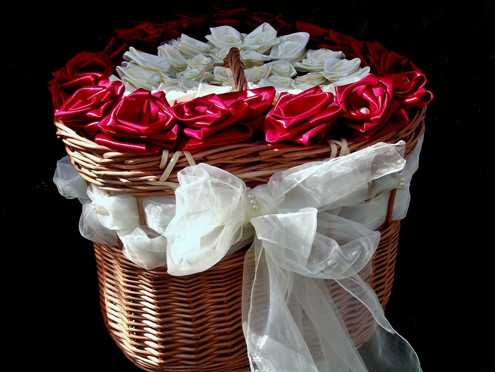 FujiFilm FinePix S1600 (FinePix S1770) sample photo. Basket, the ribbon, flowers photography