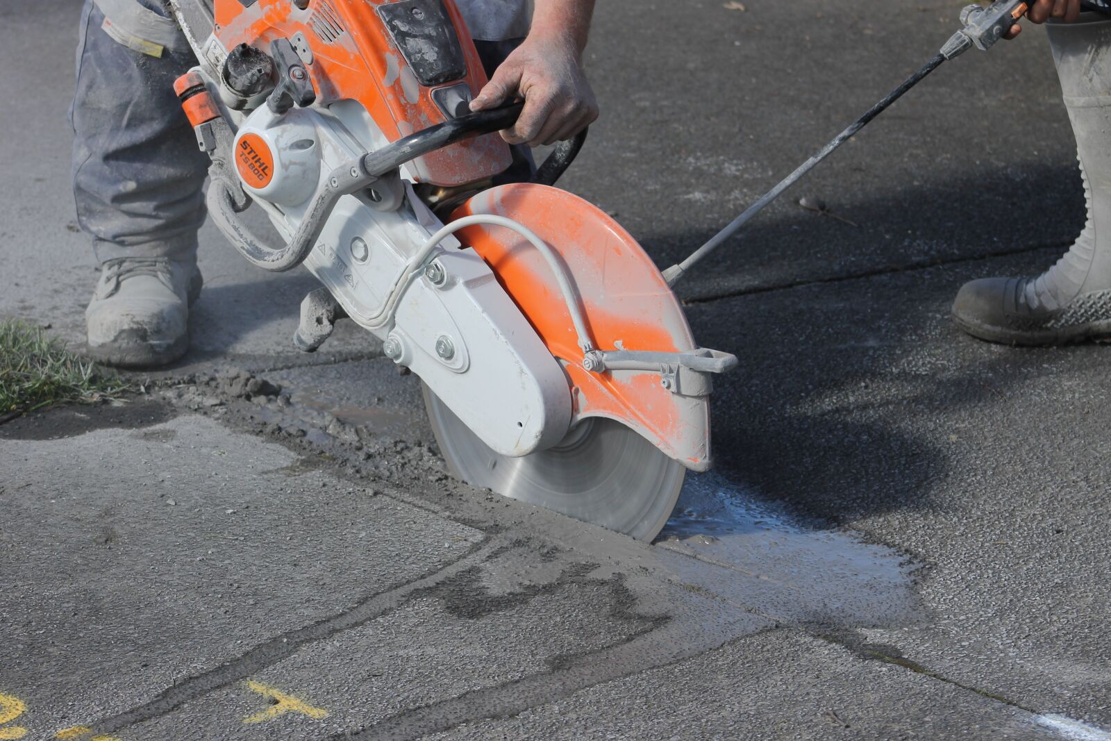 Canon EOS 1100D (EOS Rebel T3 / EOS Kiss X50) sample photo. Concrete, saw, cutoff photography