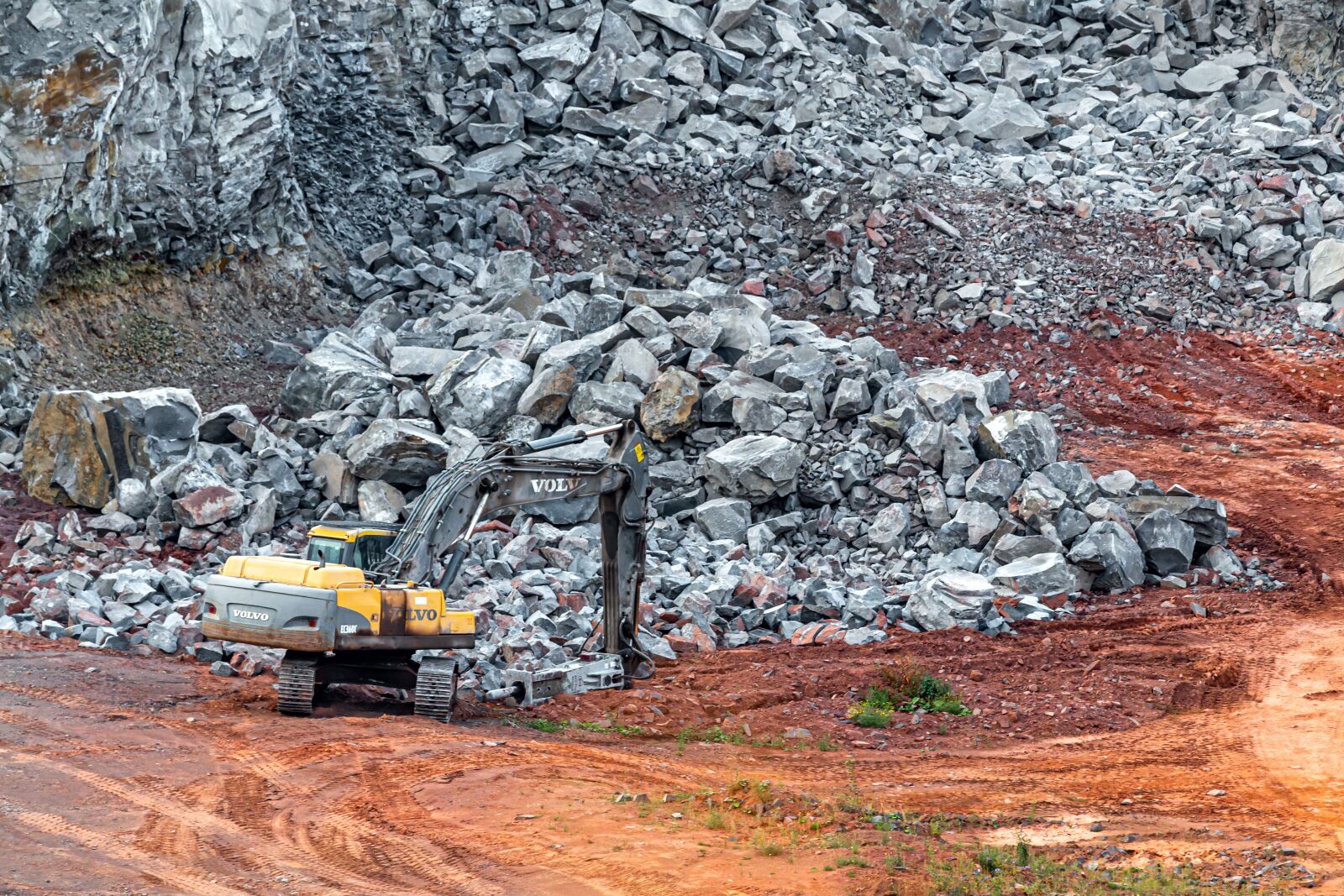 Canon EOS 6D sample photo. Pit, excavators, work photography