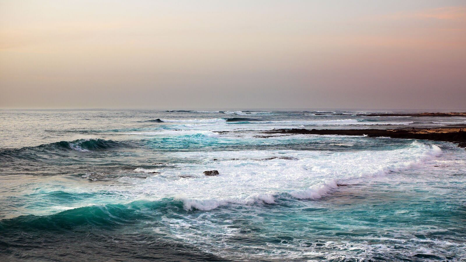 Panasonic Lumix DMC-GX85 (Lumix DMC-GX80 / Lumix DMC-GX7 Mark II) sample photo. Sea, sunset, sky photography