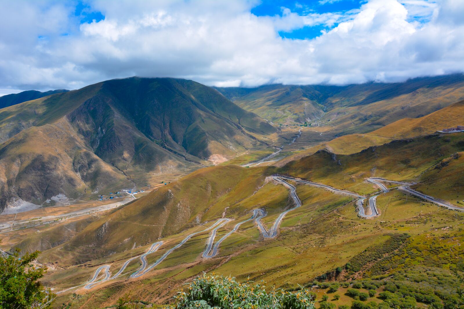 Nikon D5200 sample photo. Winding road, mountains, road photography