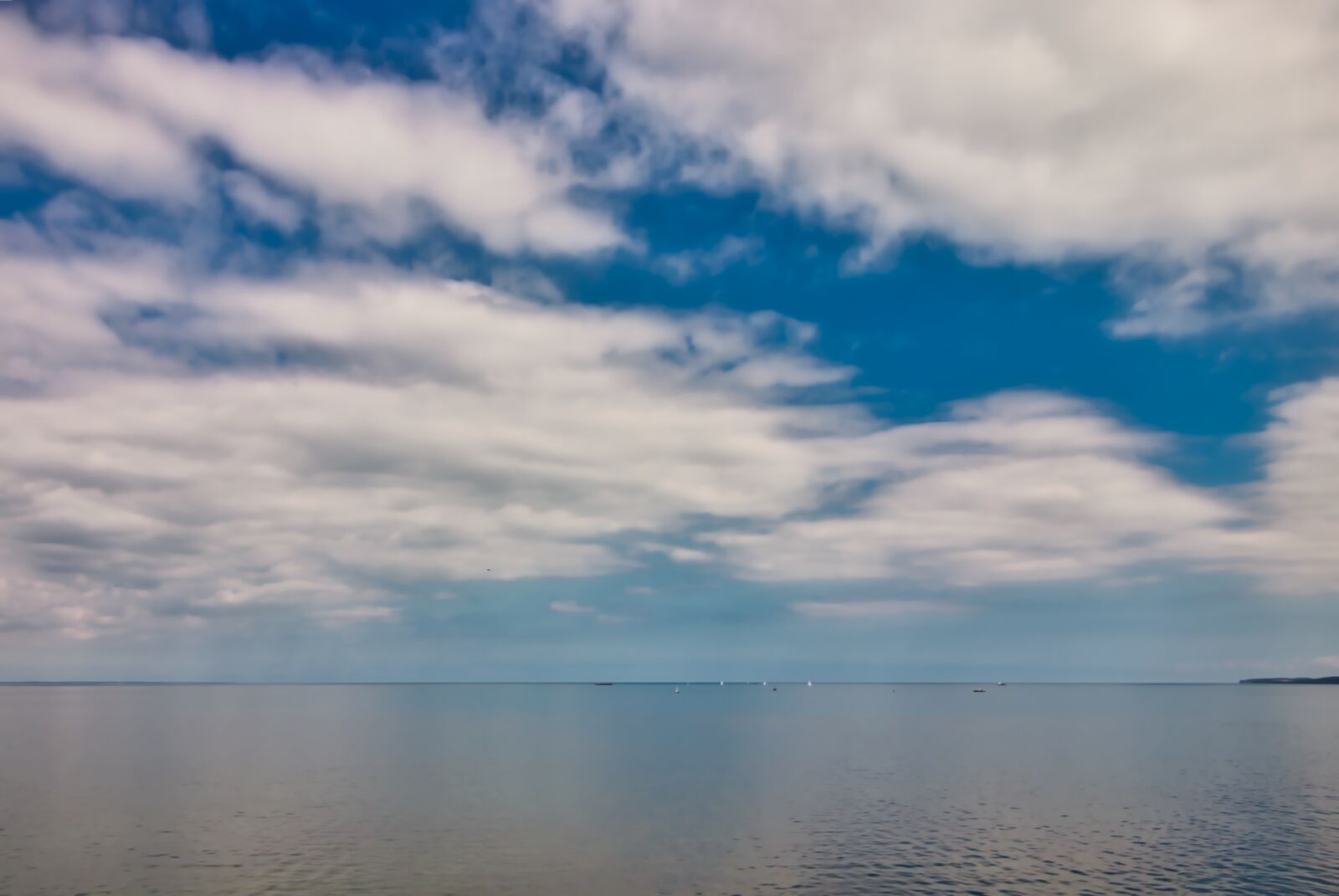 Canon EOS 200D (EOS Rebel SL2 / EOS Kiss X9) sample photo. Sea, clouds, sky photography