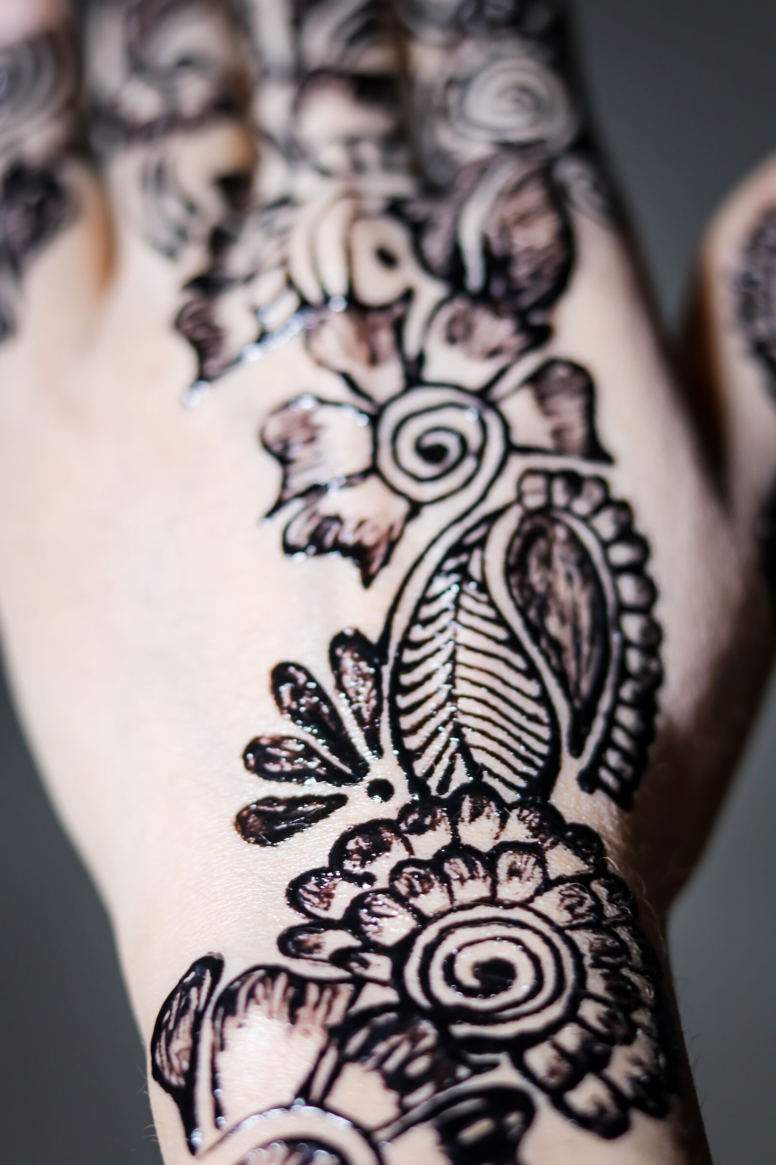 Canon EOS 80D + Canon EF 50mm F1.8 STM sample photo. Mehndi, design, mehendi photography