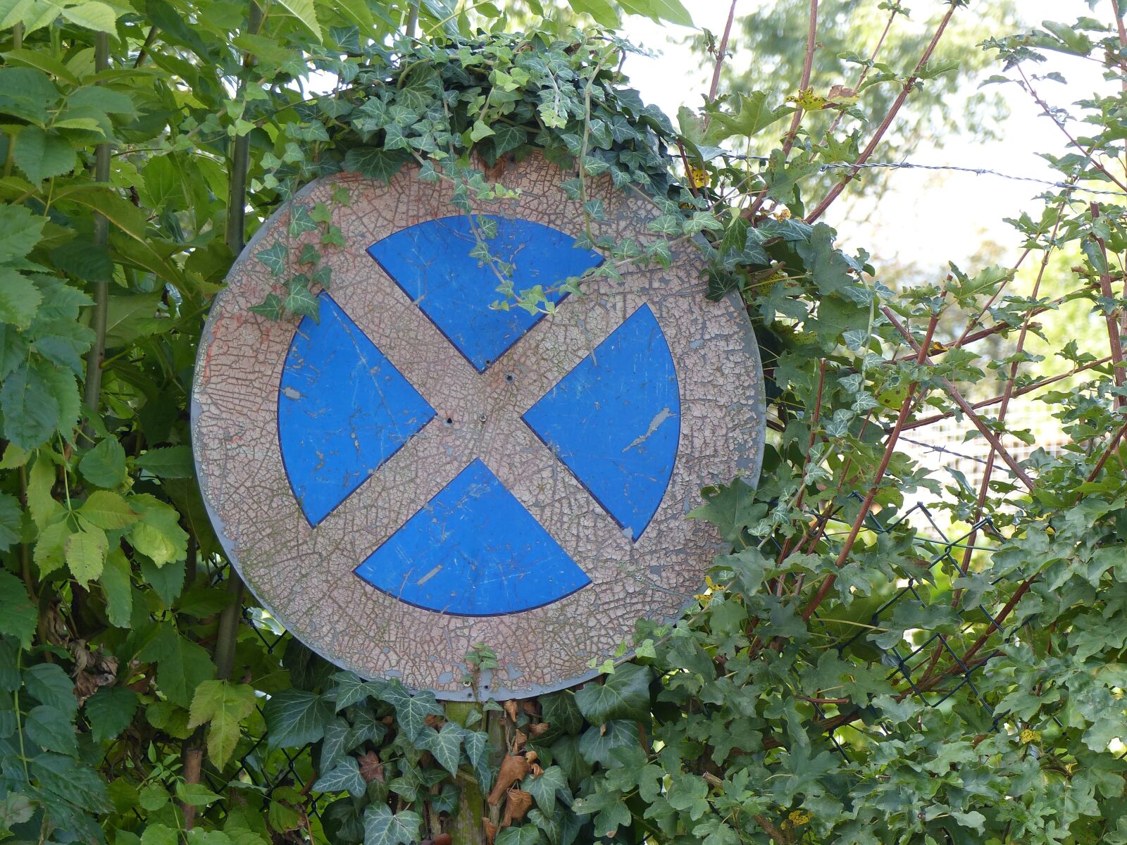 Panasonic Lumix DMC-FZ200 sample photo. Stopping, old, weathered photography