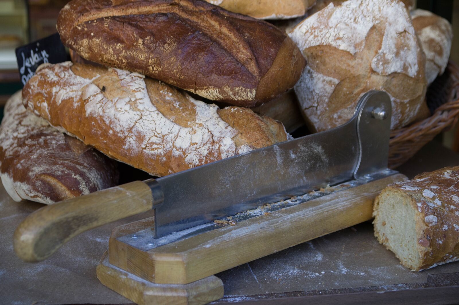 Pentax KP sample photo. Breads, bakery, knife photography
