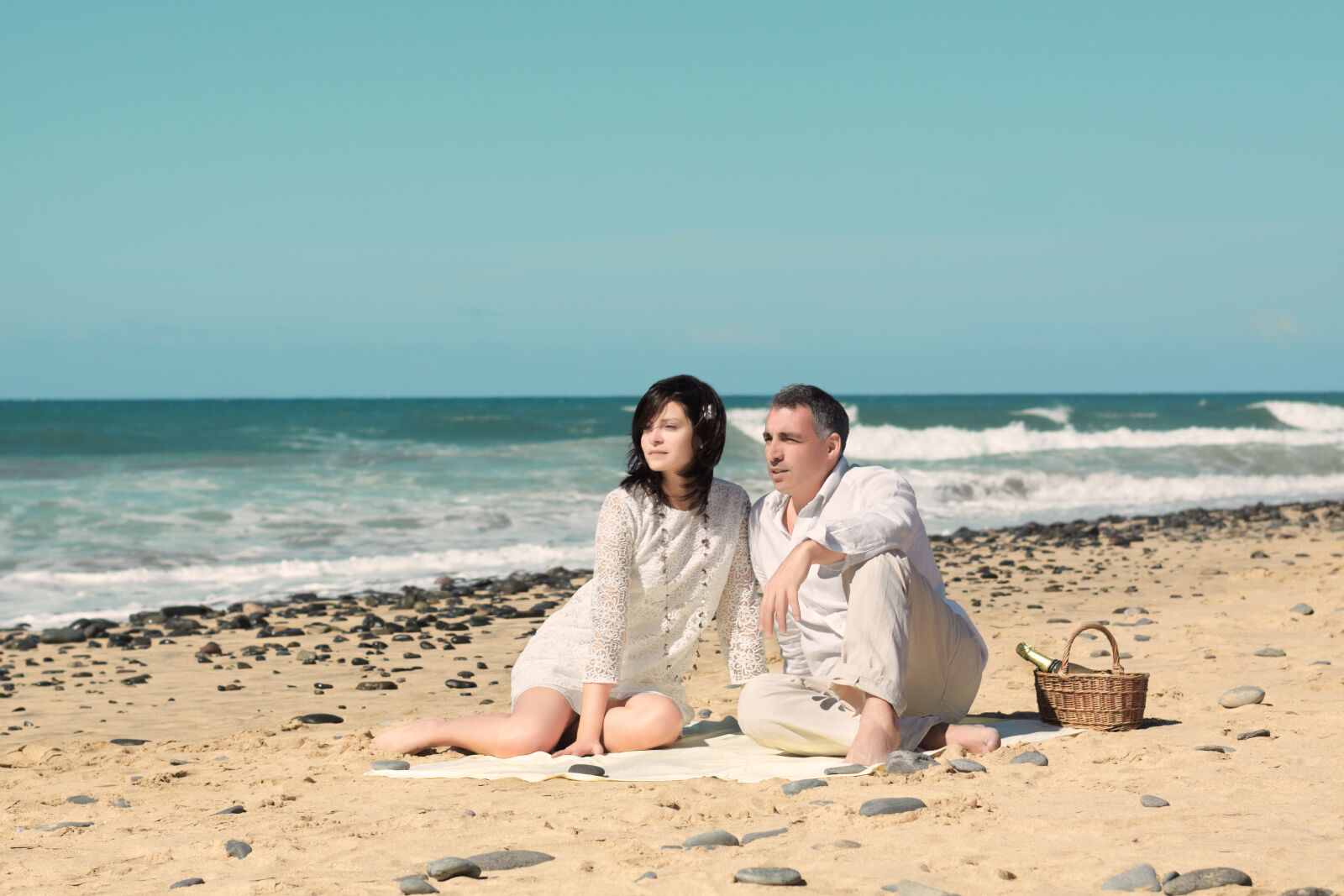 Canon EOS 50D sample photo. Adult, affectionate, beach, beautiful photography