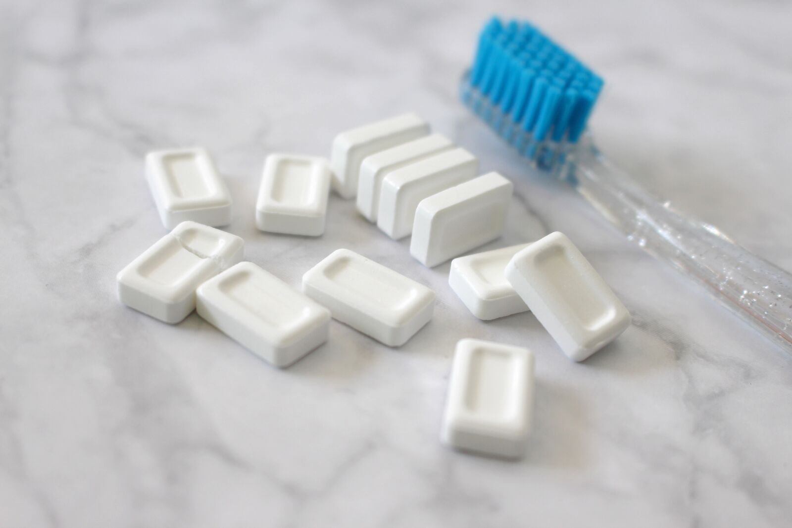 Canon EOS 700D (EOS Rebel T5i / EOS Kiss X7i) sample photo. Toothbrush, teeth, dentist photography