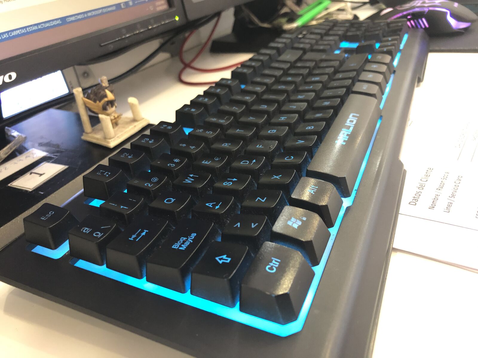 iPhone 8 back camera 3.99mm f/1.8 sample photo. Keyboard, keys, computer photography