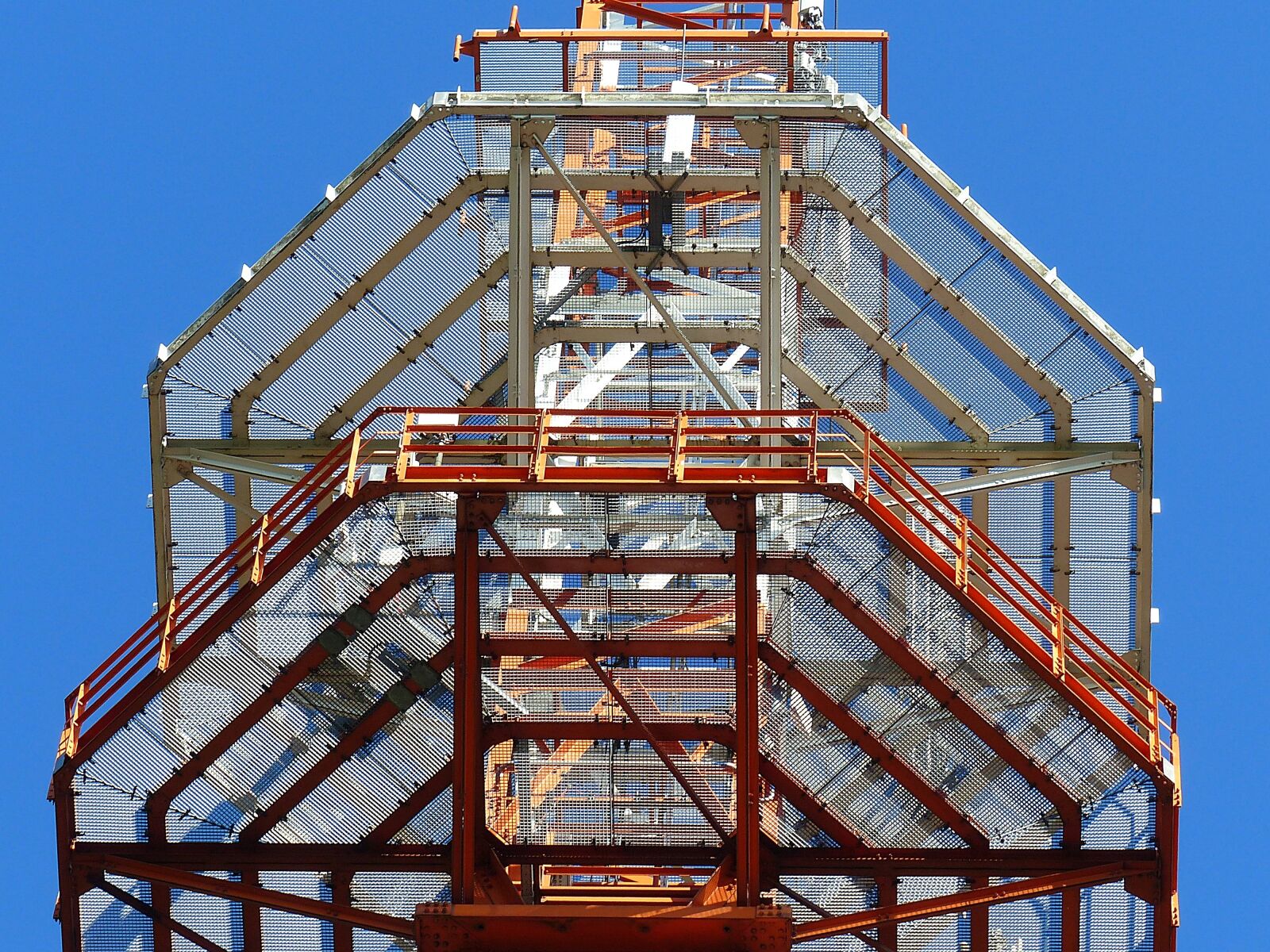 Panasonic Lumix DMC-FZ200 sample photo. Radio mast, transmission tower photography