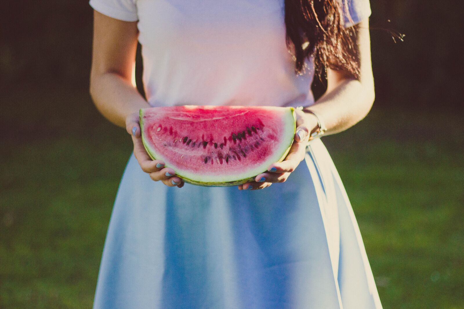 Canon EOS 600D (Rebel EOS T3i / EOS Kiss X5) + Canon EF 50mm F1.8 II sample photo. Watermelon, fruit, female photography