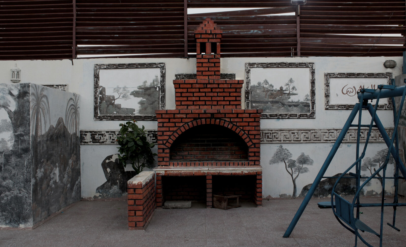 Canon EOS 1200D (EOS Rebel T5 / EOS Kiss X70 / EOS Hi) sample photo. Bricks, broken, chimney, cleanedup photography