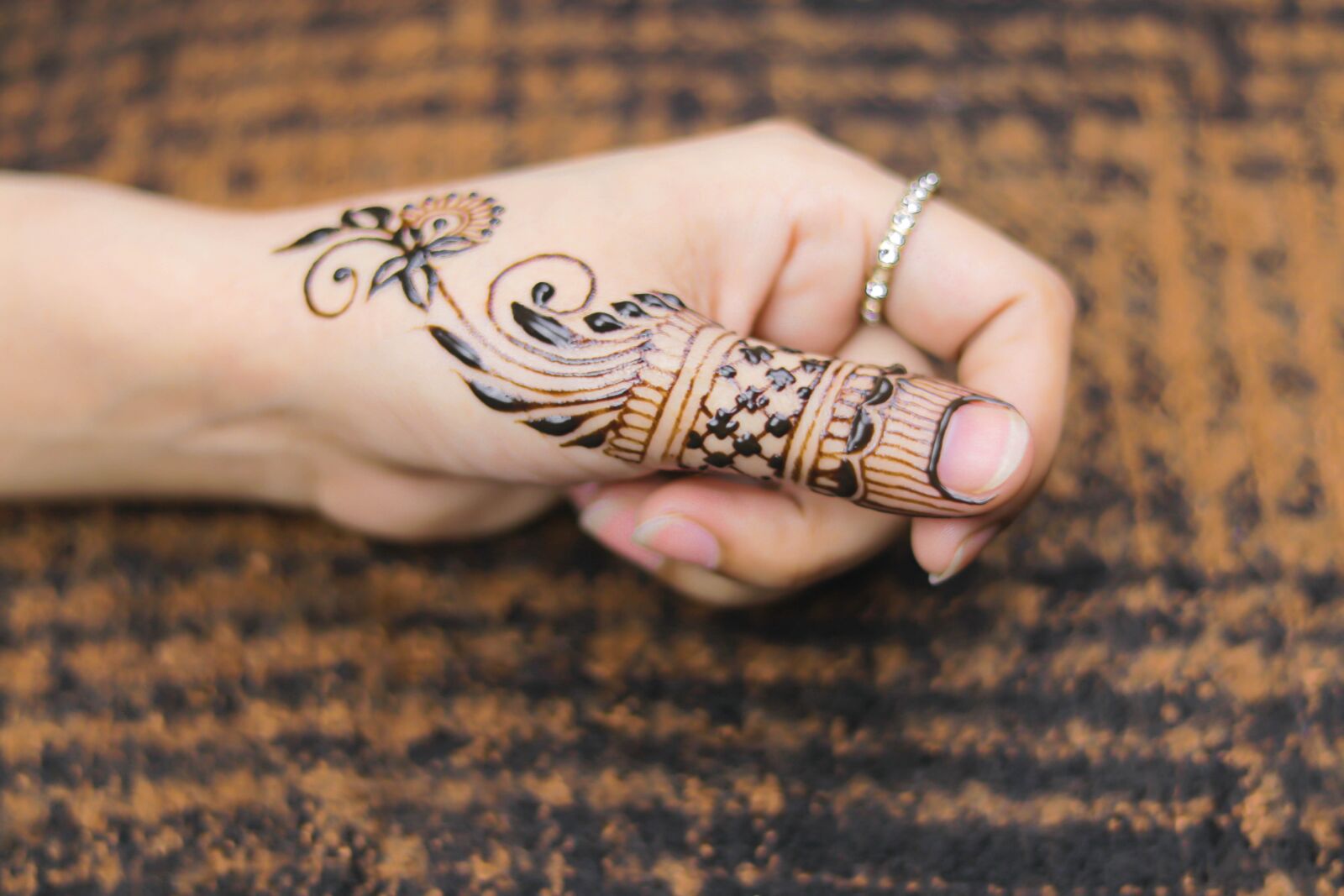 Canon EOS 80D sample photo. Mehandi, style, skin photography