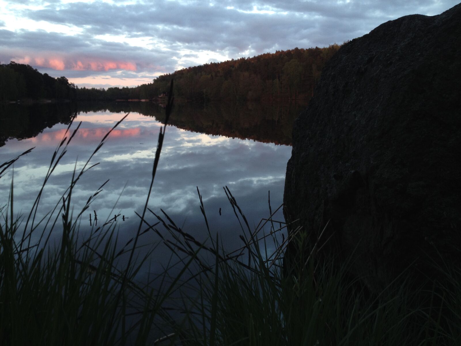 iPhone 4S back camera 4.28mm f/2.4 sample photo. Reflections, sunset, water photography