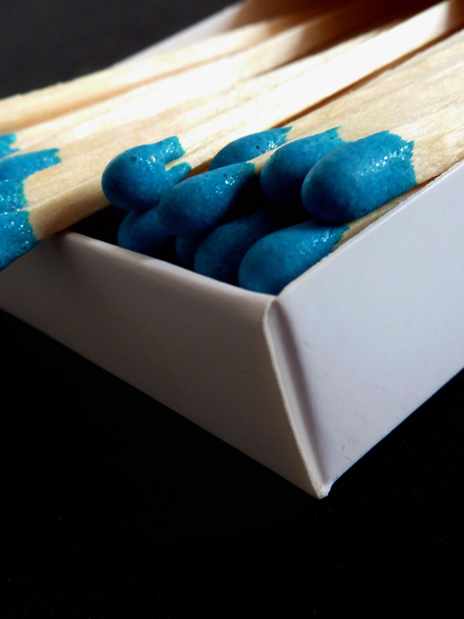 Panasonic DMC-TZ7 sample photo. Matches, sticks, match head photography