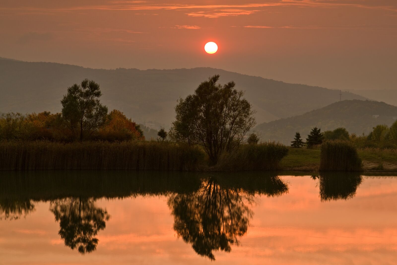 Sony ILCA-77M2 sample photo. Sunset, autumn, evening photography